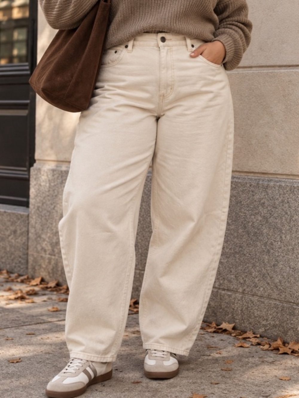 American Eagle Stretch Barrel Jeans Size 14 Cream Ecru High Rise Curved Leg